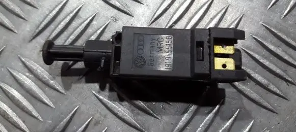 Volkswagen Golf IV Brake pedal sensor switch 191945515b mro191945515b