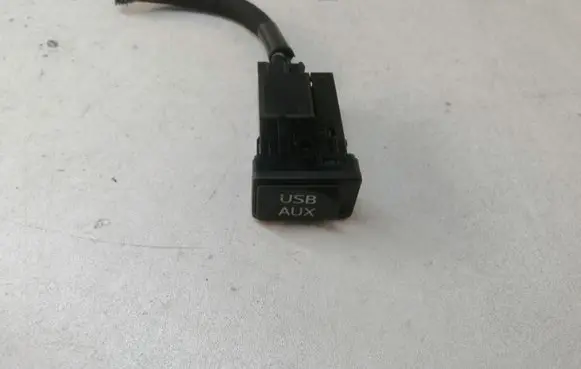 Toyota RAV 4 (XA40) USB socket connector 8619048030 FA134342A