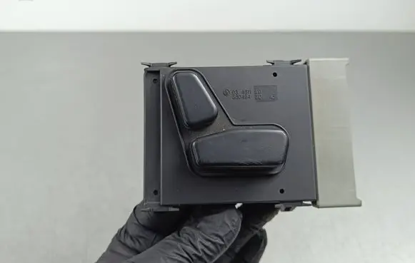 Jeep Grand Cherokee Seat control switch 