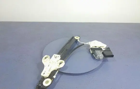 Seat Toledo III (5P) Rear door window regulator with motor 5P0839402