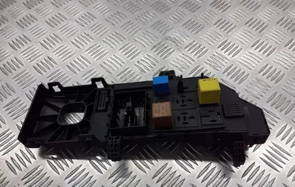 Opel Vectra C Fuse box cover 13223678