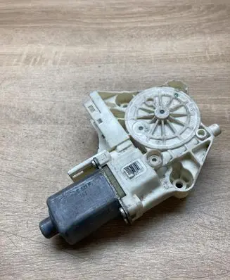 Ford Focus Front door window regulator motor 0130822216