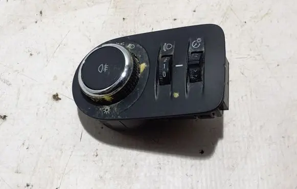 Opel Combo E Light switch 39085923