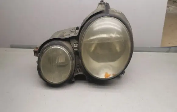 Mercedes-Benz E W210 Headlight/headlamp 15060700 15060400