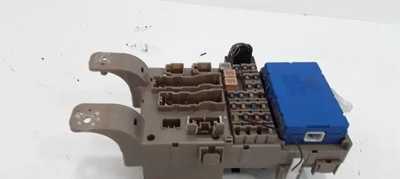 Toyota Corolla E120 E130 Fuse module