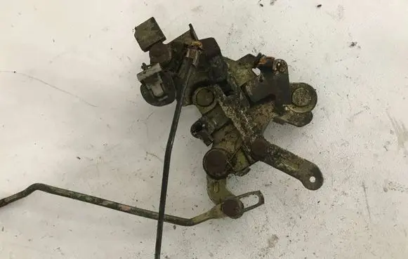 Toyota Corolla E120 E130 Front door lock 996589