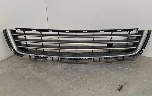 Opel Astra H Front bumper lower grill 13238553