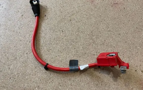 BMW 5 F10 F11 Positive cable (battery) 9217036