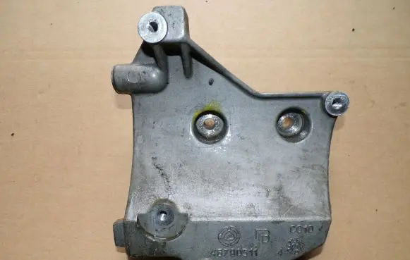 Fiat Stilo Engine mounting bracket