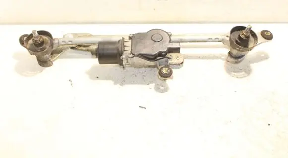 Nissan Qashqai Front wiper linkage and motor 9506C118A