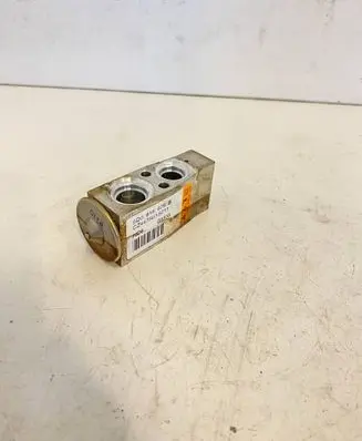 Skoda Superb B8 (3V) Air conditioning (A/C) expansion valve 5Q0816679B
