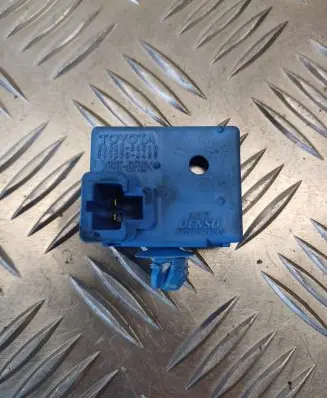 Toyota Avensis T270 Horn buzzer relay 8665250010 0689004430