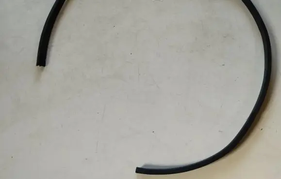 Rear door rubber seal (on body)