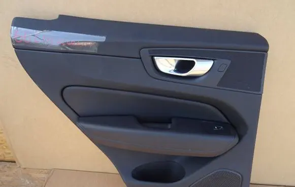 Volvo XC60 Rear door card panel trim