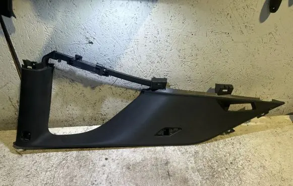 Dodge Challenger Rear side glass trim 5RP37DX9AD 313JNJ1HR6J