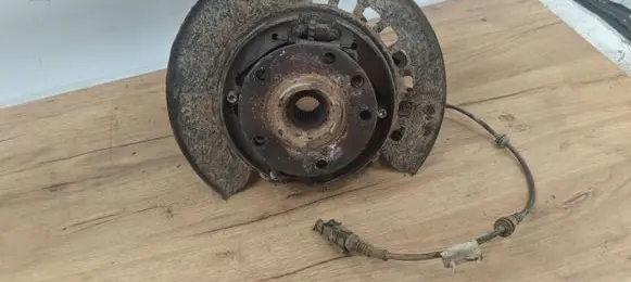 Volkswagen Touareg I Rear wheel hub spindle/knuckle 7L0505436