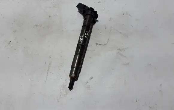 Volkswagen Touareg III Fuel injector 059130277FD