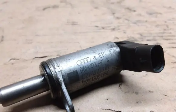 Audi A4 S4 B8 8K Valve oil control 06H103697A