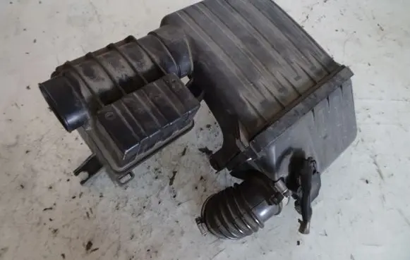 Suzuki Swift I Air filter 