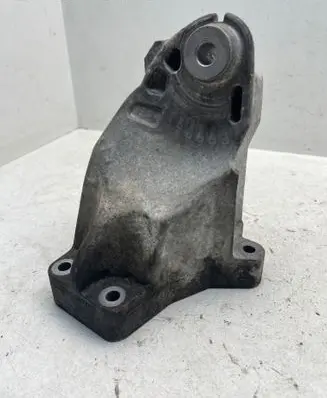 Mercedes-Benz GLK (X204) Engine mounting bracket A6422233504