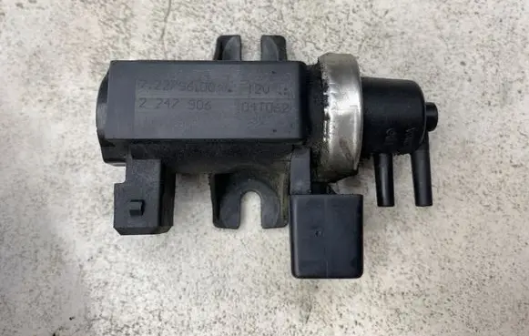 BMW 3 E46 Turbo solenoid valve 72279600 2247906