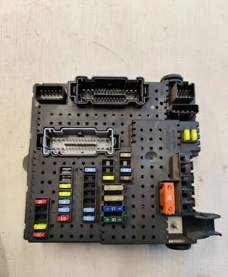 Volvo V70 Fuse module 30728512 28017881 06W342