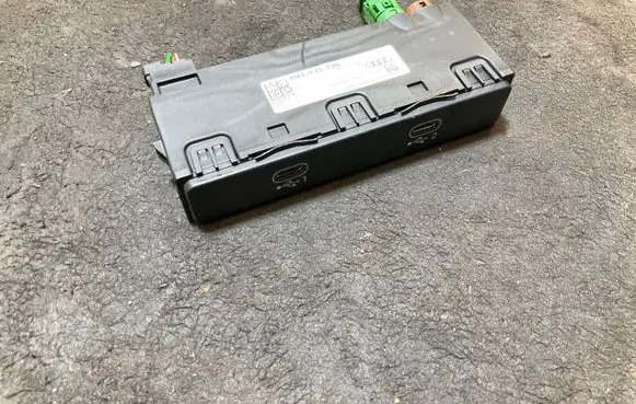 Audi Q7 4M USB socket connector 4N1035736 01205100000