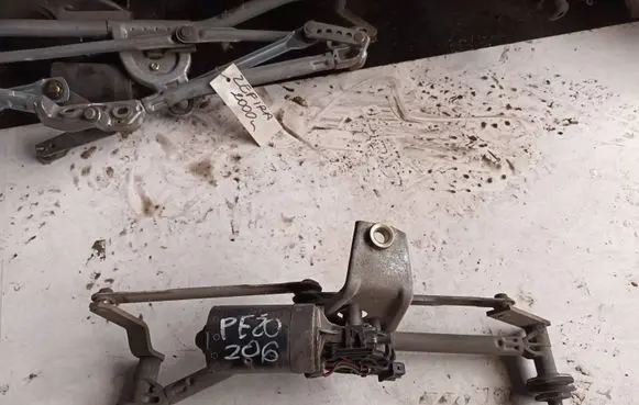 Peugeot 206 Front wiper linkage 