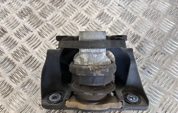Volvo XC60 Engine mount bracket 31686885