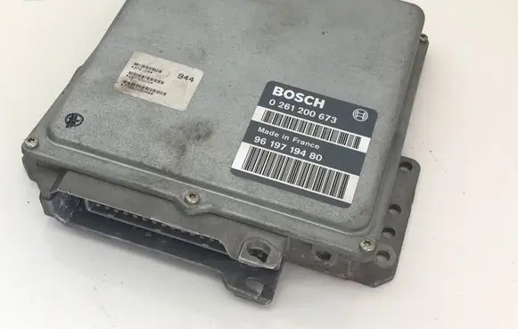 Peugeot 406 Engine control unit/module 9619719480 0261200673
