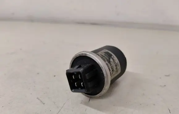Audi A8 S8 D2 4D Air conditioning (A/C) pressure sensor 8D0959482