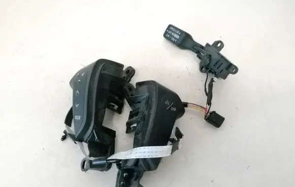 Steering wheel buttons/switches