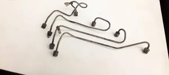 Toyota Land Cruiser (BJ70) Fuel injector supply line/pipe 
