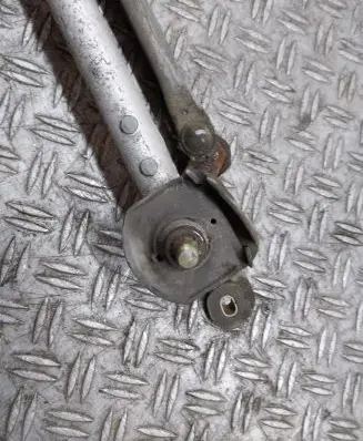 Subaru Forester SF Front wiper linkage and motor