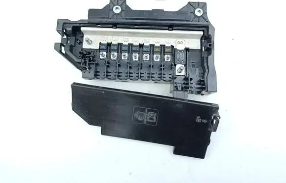Chevrolet Corvette C8 Fuse box set 84928056