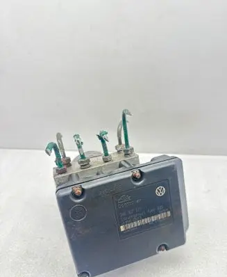 Volkswagen Golf III ABS Pump 3A0907379 3X2974 10094603003