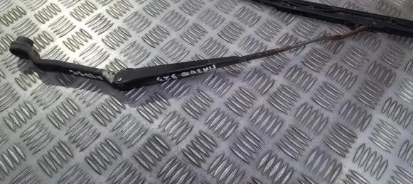 Mazda 323 F Front wiper blade arm J55HD1086