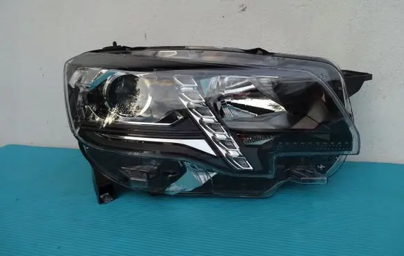 Peugeot Rifter Headlight/headlamp 9816827180