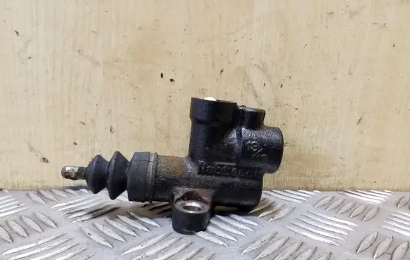 Clutch slave cylinder