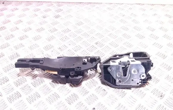 BMW X4 F26 Front door lock 7318423