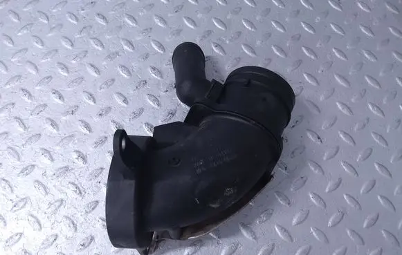 Audi Q7 4M Air intake hose/pipe 057129637T 057129637Q