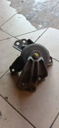 Hyundai Tucson TL Engine mount bracket 21810D3100