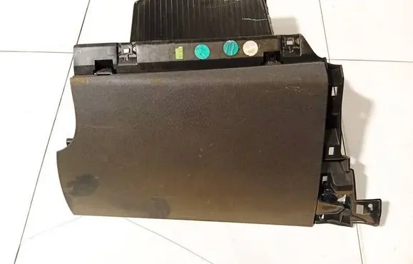 Glove box