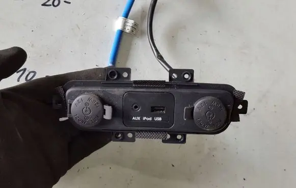 KIA Sportage USB socket connector 