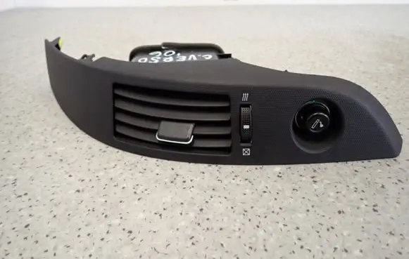 Toyota Corolla Verso AR10 Dash center air vent grill 