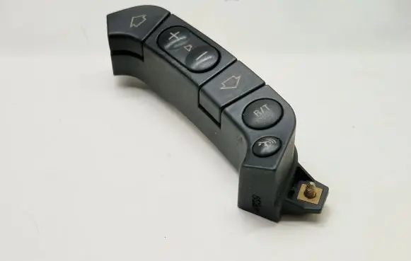 BMW 7 E38 Steering wheel buttons/switches 6903396