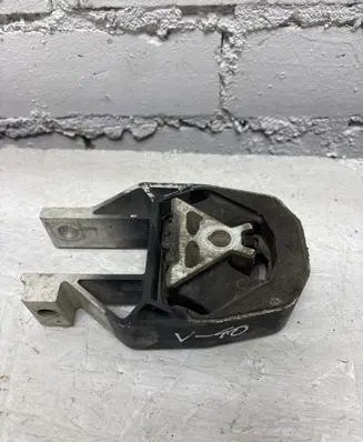 Volvo V40 Engine mount bracket AV616P082AC