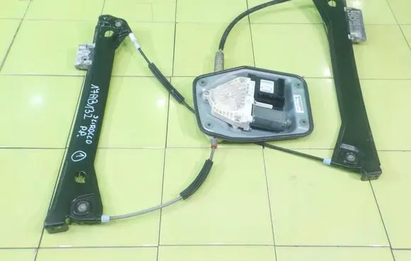 Volkswagen Scirocco Front door window regulator with motor 5K0959793A