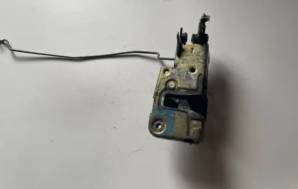 Volkswagen Transporter - Caravelle T4 Front door lock 701837015D