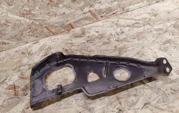 Fender mounting bracket
